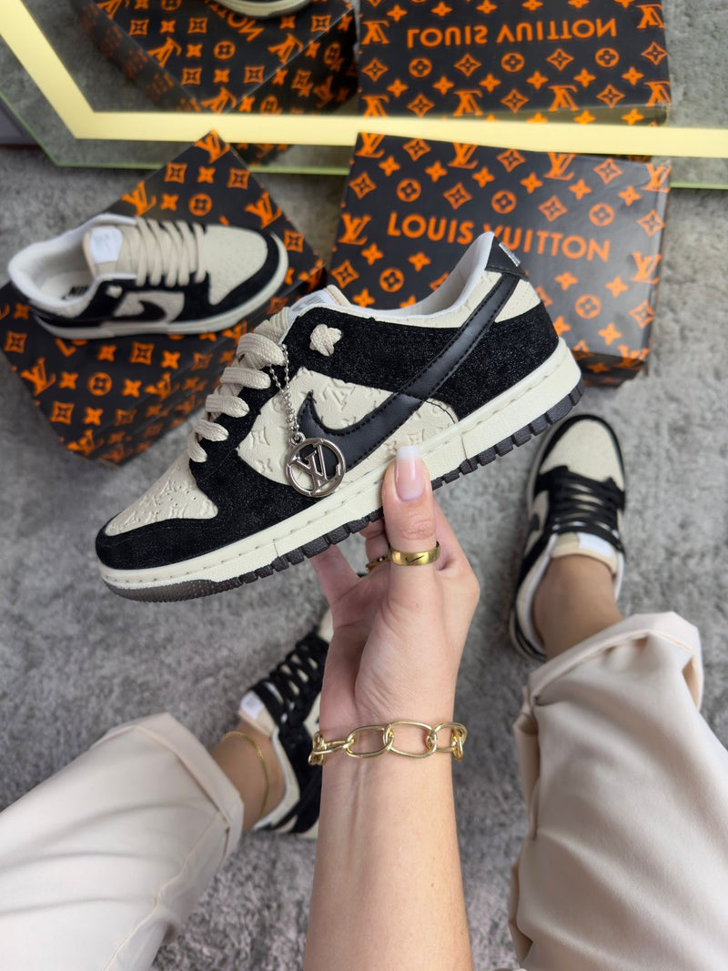 TÊNIS NIKE DUNK LV PRETO/OFF WHITE