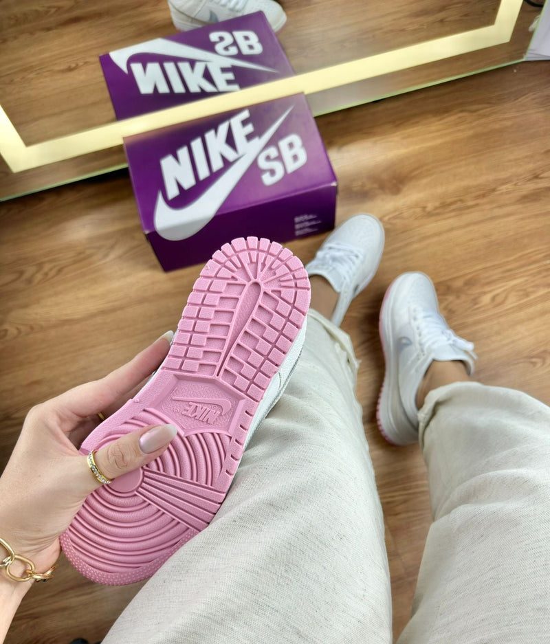 TÊNIS NIKE DUNK LOW PRO BRANCO / ROSA