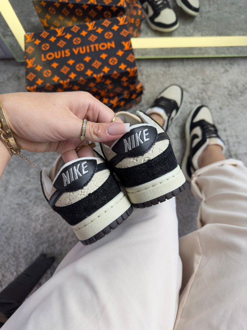 TÊNIS NIKE DUNK LV PRETO/OFF WHITE