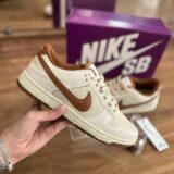 TÊNIS NIKE SB DUNK LOW CARAMELO