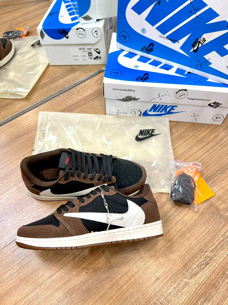 AIR JORDAN 1 LOW TRAVIS SCOTT MARROM ESCURO