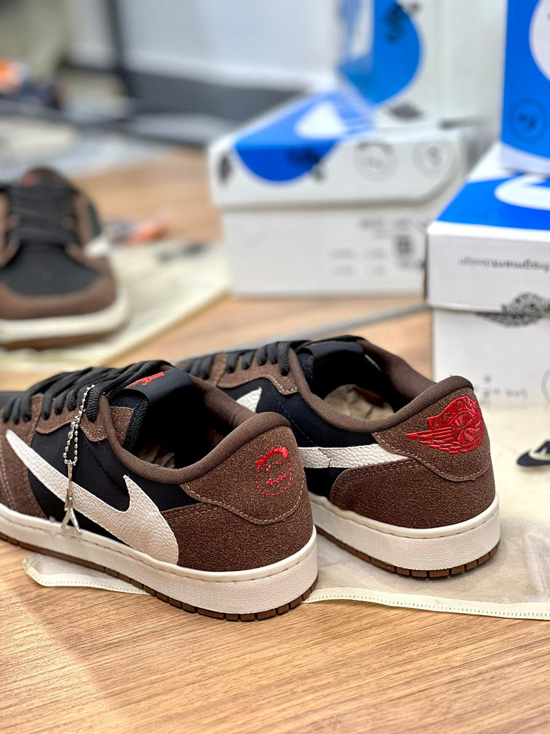 AIR JORDAN 1 LOW TRAVIS SCOTT MARROM ESCURO