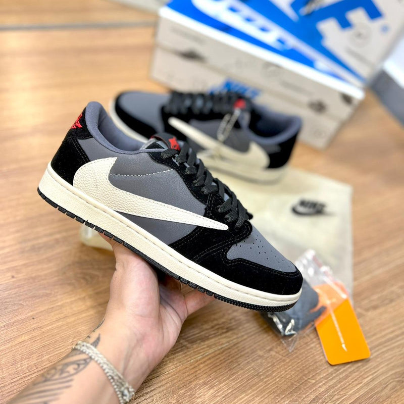 AIR JORDAN 1 LOW TRAVIS SCOTT AZUL MARINHO