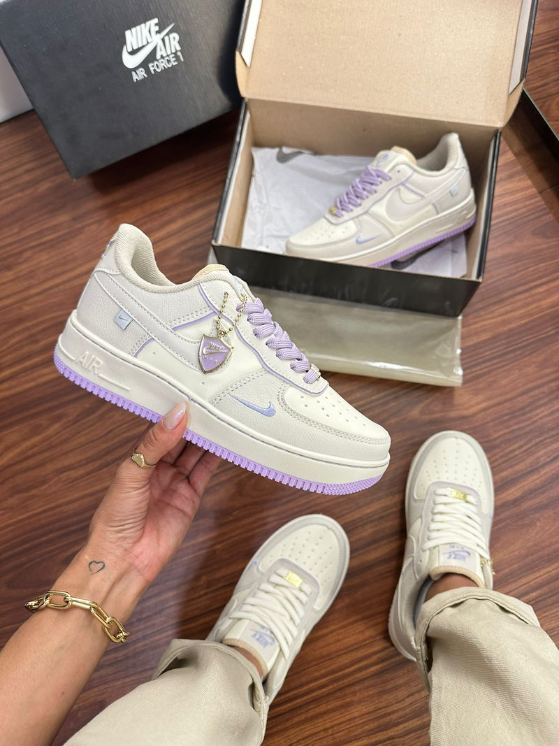 TÊNIS NIKE AIR FORCE 1 - BRANCO/LILÁS