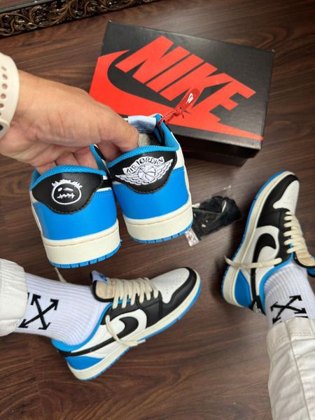 AIR JORDAN 1 LOW TRAVIS SCOTT AZUL E BRANCO