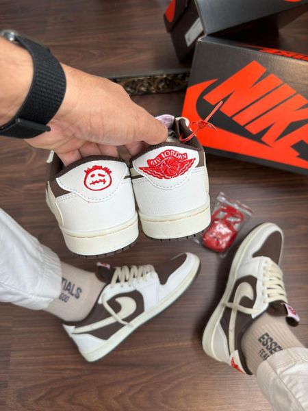 AIR JORDAN 1 LOW TRAVIS SCOTT MARFIM MARROM