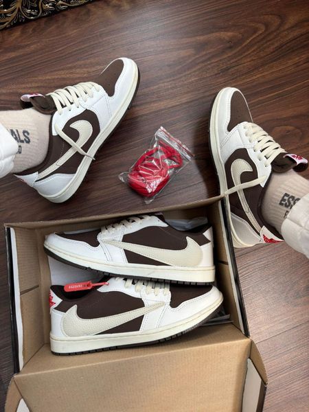 AIR JORDAN 1 LOW TRAVIS SCOTT MARFIM MARROM