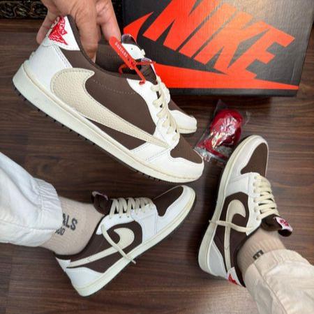 AIR JORDAN 1 LOW TRAVIS SCOTT MARFIM MARROM